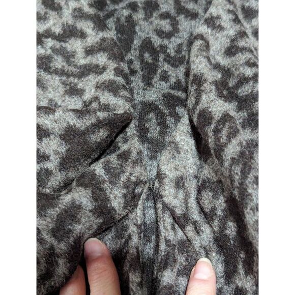 Travel Smith Women's Large Leopard Print Wool Blend Hook Front Cardigan - Picture 3 of 6